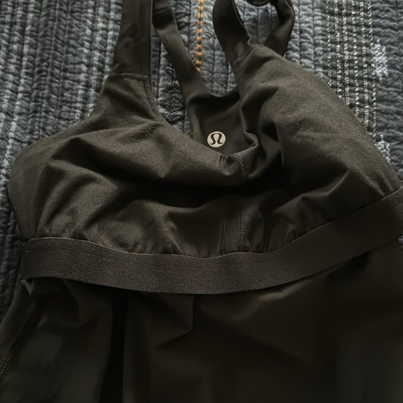 Lululemon Racer Back Tank With Shelf Bra. Size 4 - Picture 7 of 8